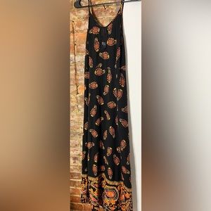 Beautiful paisley Maxi Dress - Medium